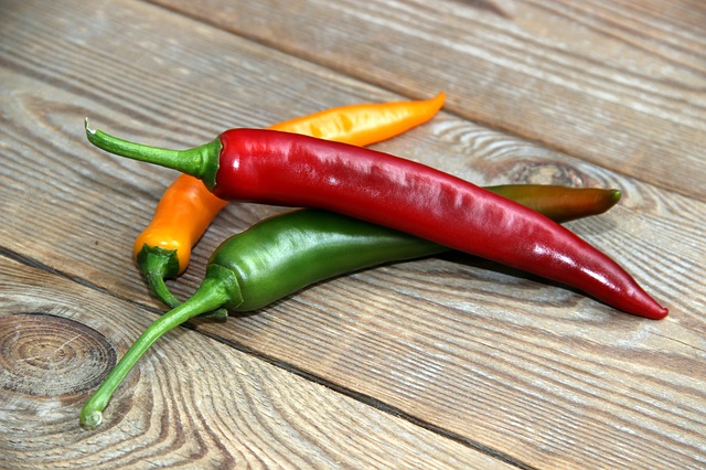 Flere ulike farger på chili